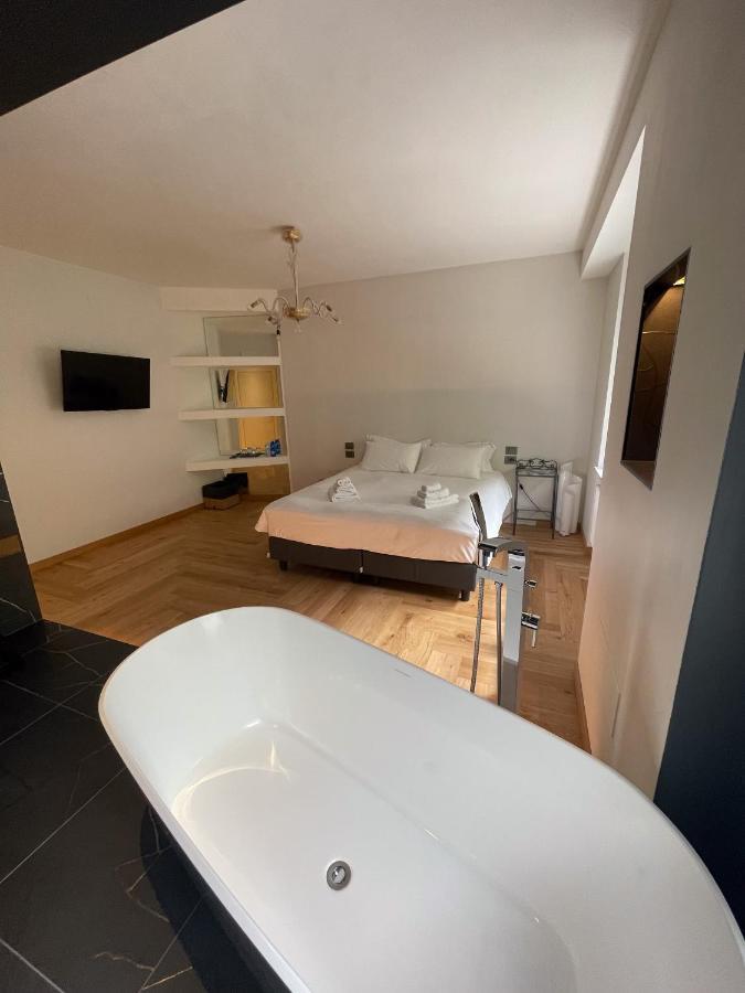 The Lion'S Den Bnb Trieste Bagian luar foto